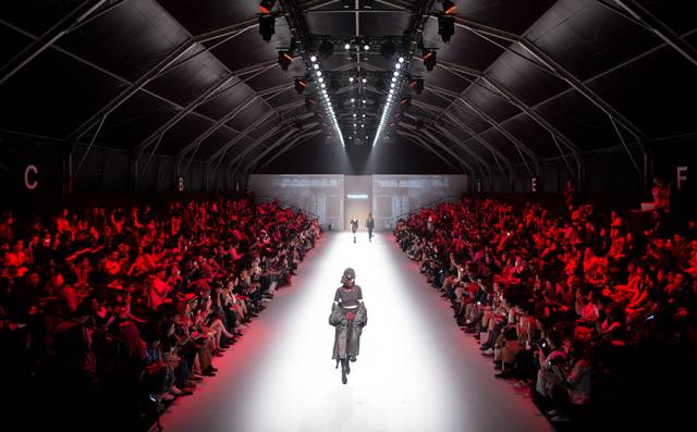 上海时装周创意设计,上海时装周标志在哪个区