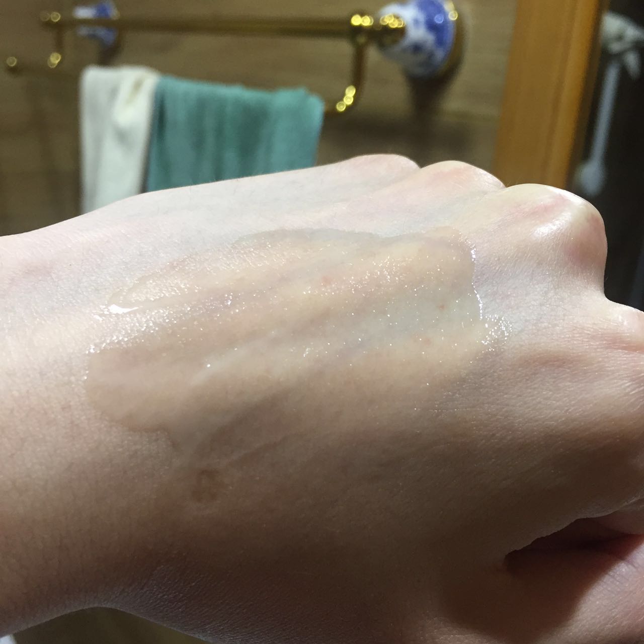 赫莲娜绿宝瓶精华敏感肌用了刺痛,敏感肌用赫莲娜哪一款