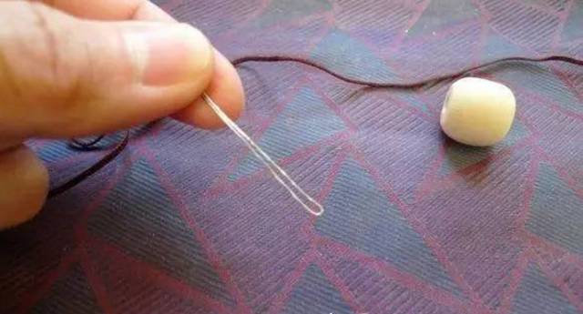 怎样穿手串三通佛头,手串佛头怎么穿小妙招