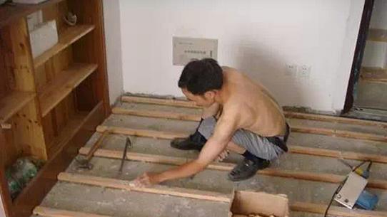地板打龙骨怎么铺贴最好,地板打龙骨要注意什么