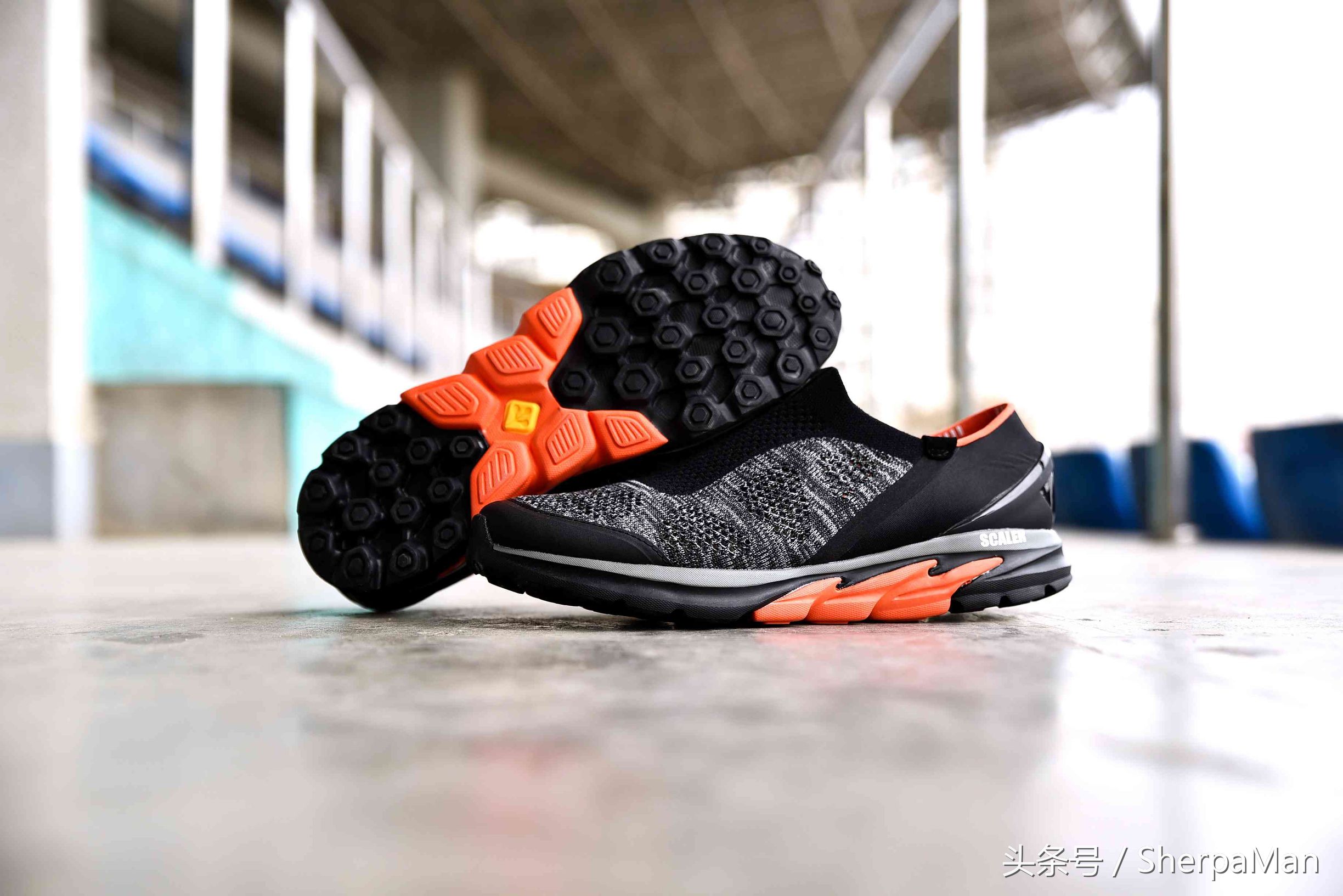 男流行穿鞋不穿袜子,现在的男生都不穿皮鞋