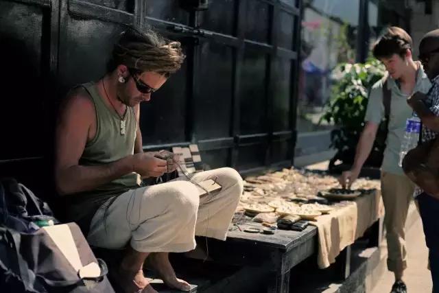 那些长期一个人旅行的人,经常旅游的人一般是干什么的