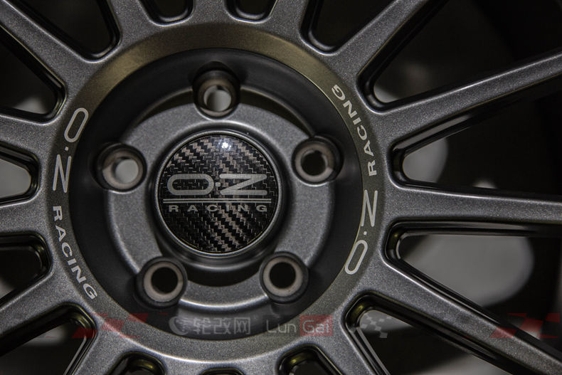 勒芒经典——OZSuperturismoLM轮毂细节展示