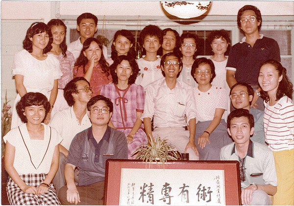 头号陶贩：从地摊卖烟灰缸到台湾80%的茶人茶馆都用他做的茶器