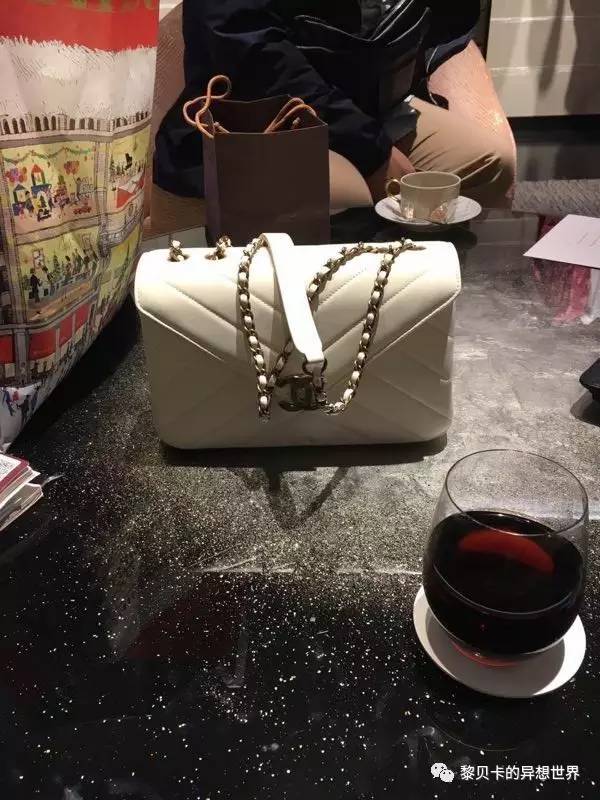 不想出门一出门就烦,不想出去但一出去就很嗨