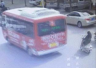 足球搞笑的动图,足球搞笑动图高清图片