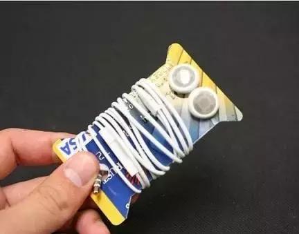 耳机线收进盒子,耳机线拔出来