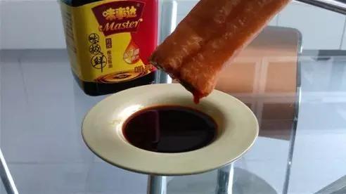 油条蘸酱油正宗做法,吃油条蘸豆浆还是酱油