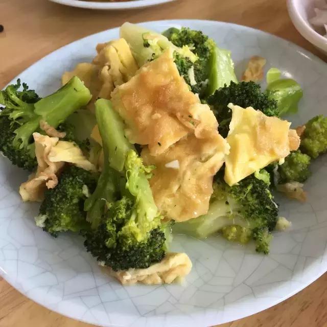 一天吃五顿都不要钱，“别人家的食堂”开挂了！贵司，还招人吗？