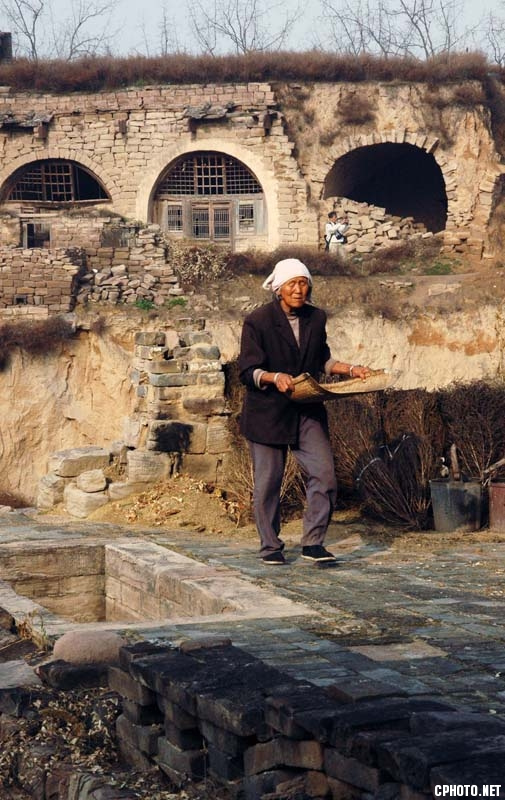 他把最后的乡愁,写在女儿户口本籍贯那一栏