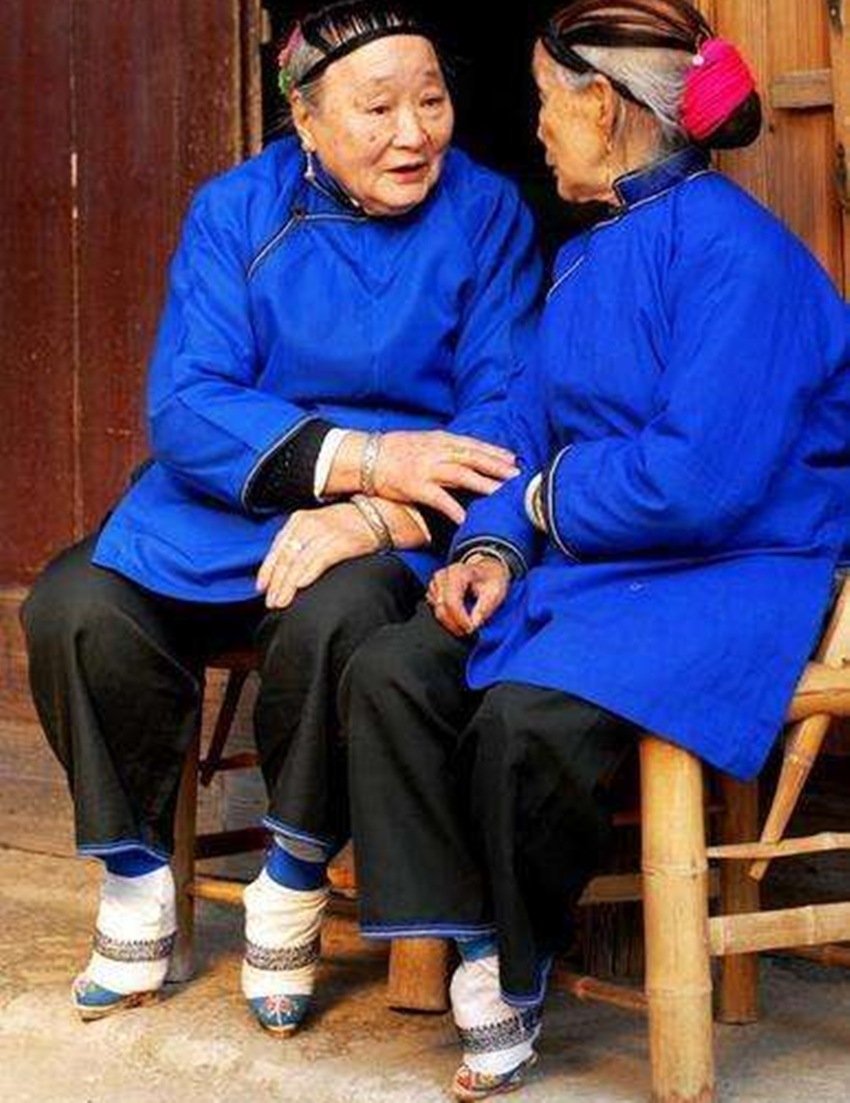 一个在古代都认为性感的东西，现今彻底消失了，对女性实在太残酷