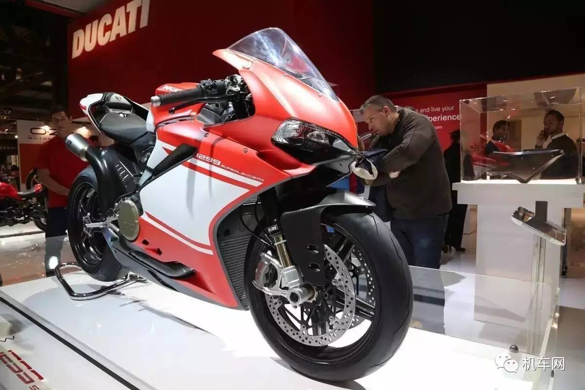 碳纤维BMWHP4，预计会在上海车展亮相