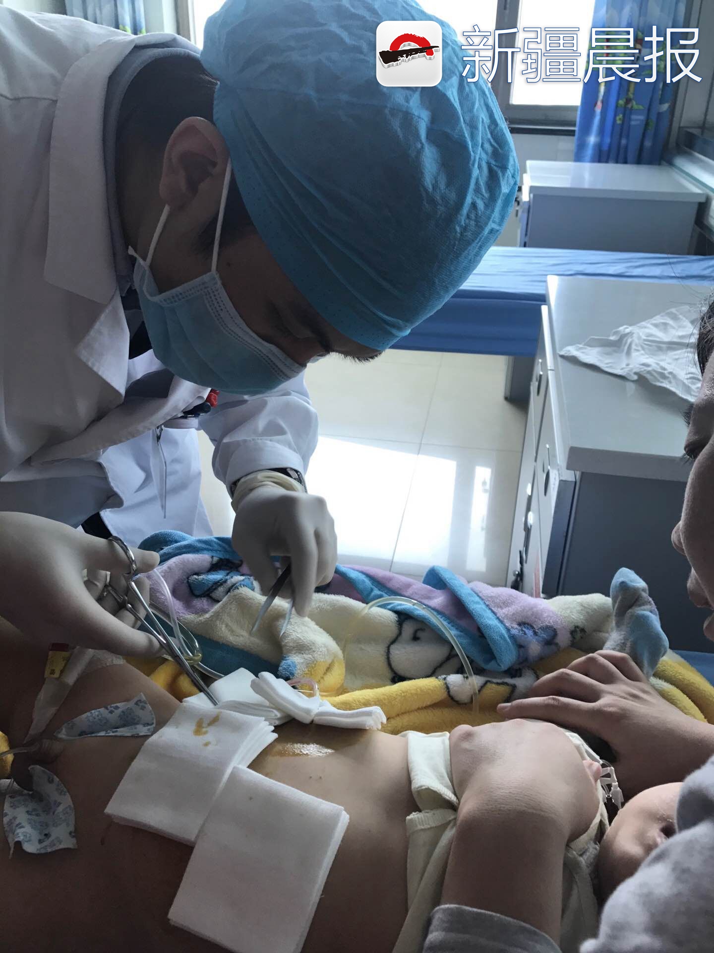 一岁男童肚子大如球,一岁多小男孩肚子大圆鼓鼓