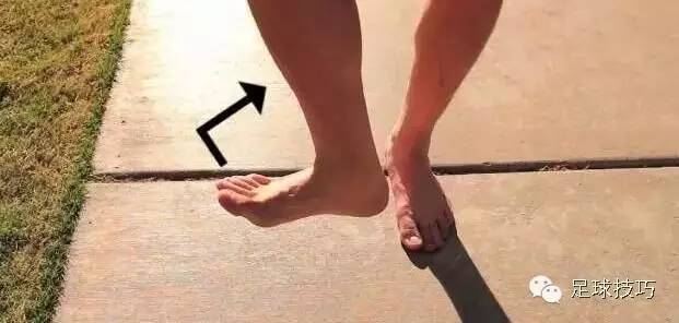 射门怎么发力和绷紧脚踝,踢球射门如何绷紧脚踝