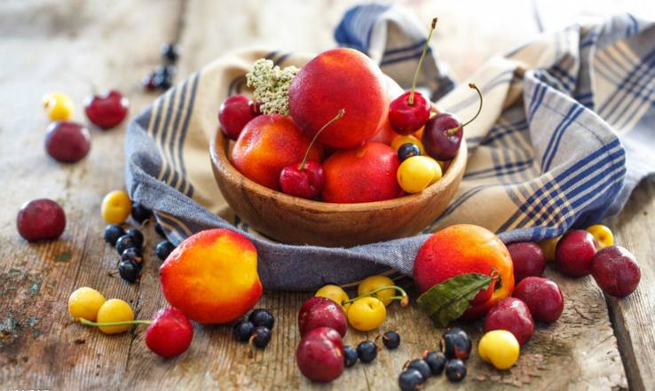 科普营养桃子和西瓜一起吃会中毒致命？听听营养师怎么说