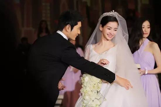 “鸽子蛋”还不如经典款？女神们遇到它才肯嫁！