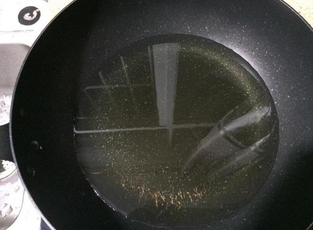 煎鱼不粘锅烧鱼不碎的秘诀是什么,煎鱼不粘锅不碎的技巧窍门