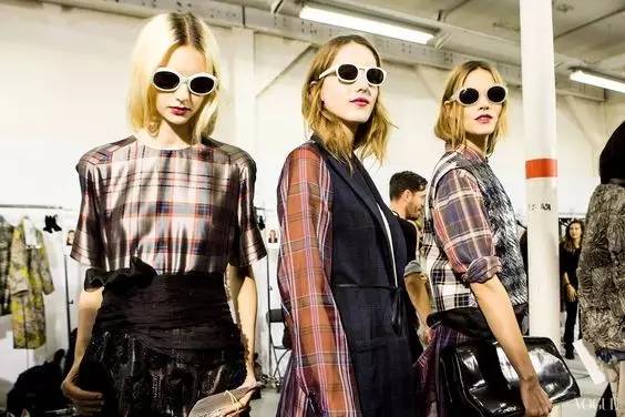 花最少的钱装最好看的电脑,花最少的钱买最牛的车