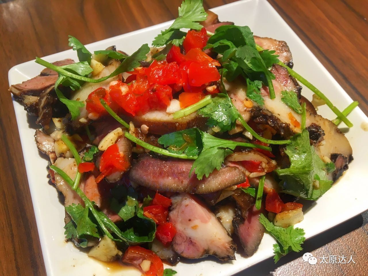 靠着这道菜这家店火了二十年,这个店只专注做一道菜却火了5年