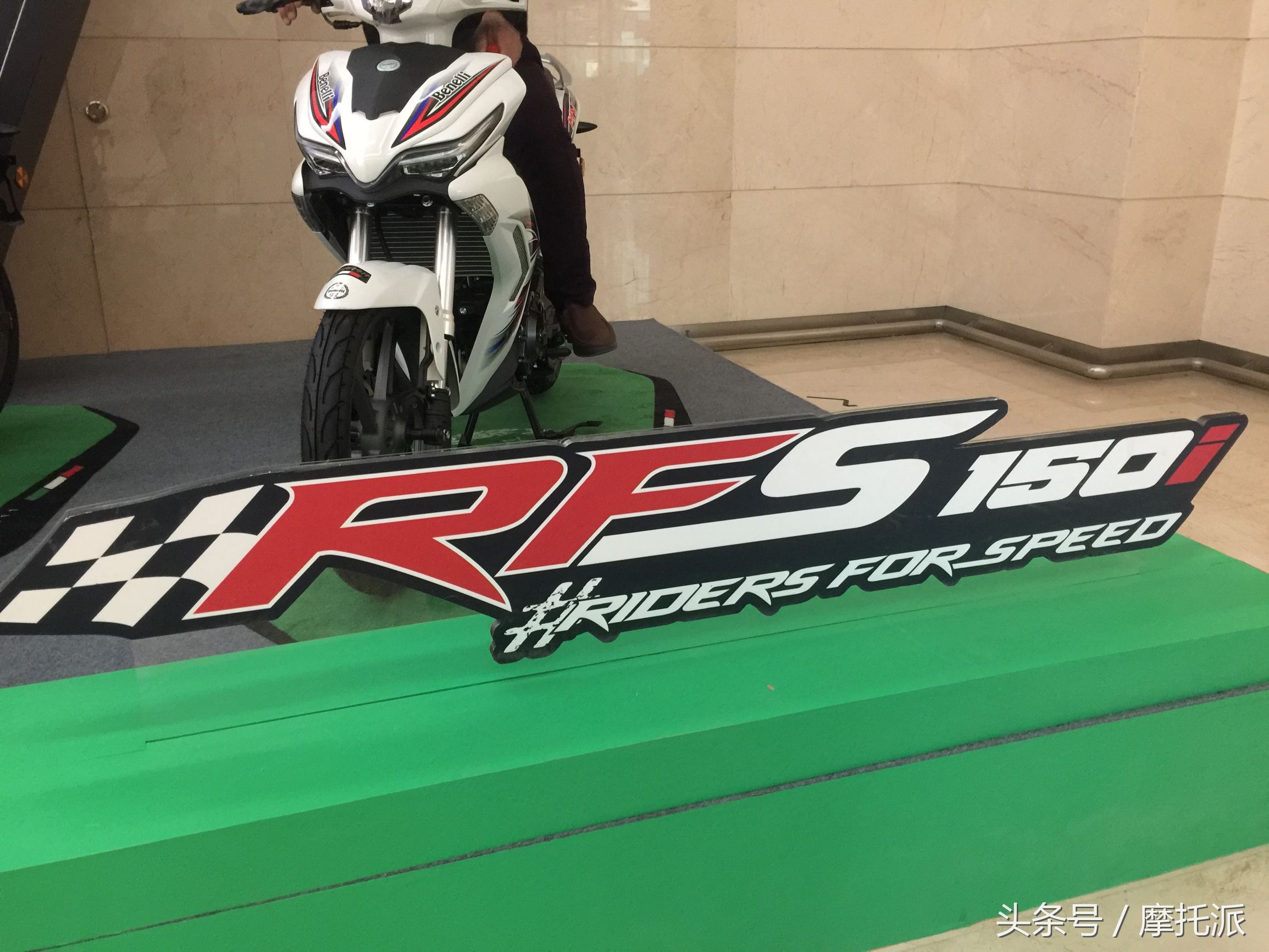 抢先曝光,首款国产万元级弯梁车面市,价格8980元