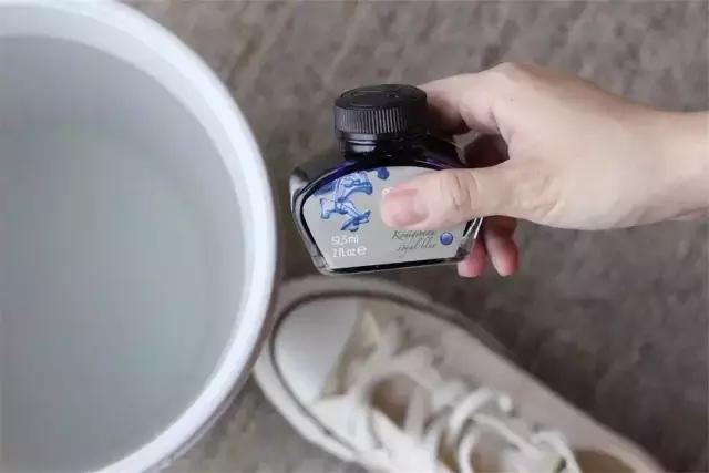 小白鞋的清洁妙招擦鞋神器,小白鞋清洁妙招生活小技巧视频