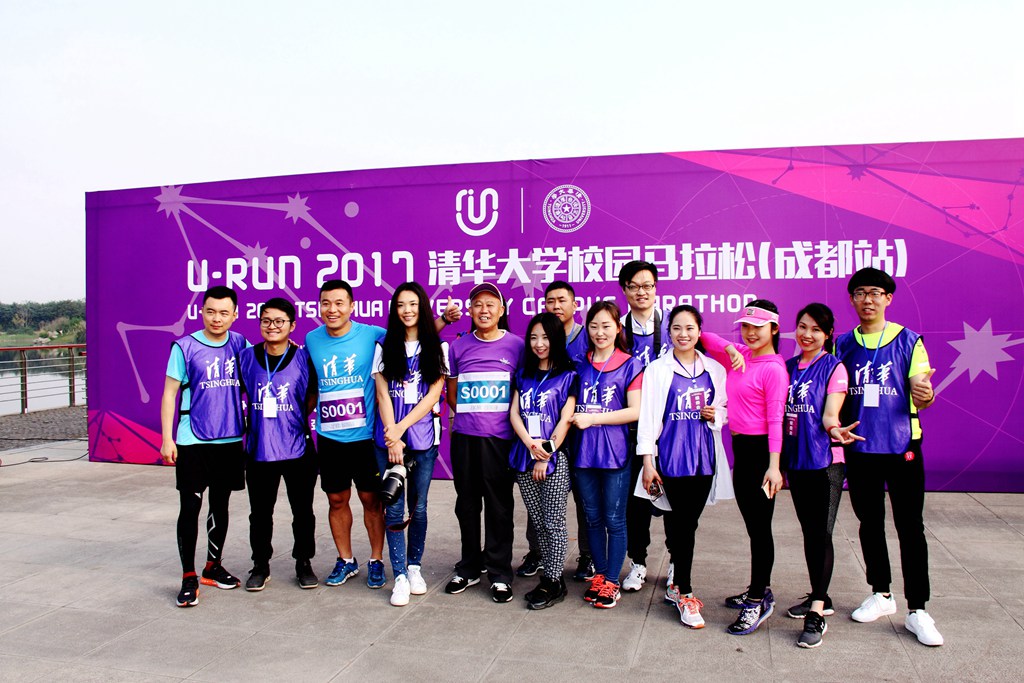 环球同跑迎校庆，清华校友锦城湖畔展英姿（原创）