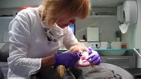 乳牙到底要不要根管治疗,儿童乳牙是全部要换的吗