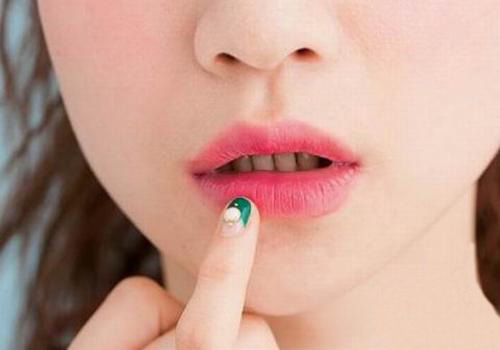 嘴巴唇纹怎么去除最快,唇纹深怎么办的图片