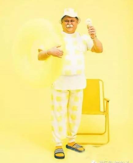 别跟老人比时髦，别不信，你老了可未必有他们会玩