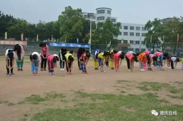 小孩学踢足球视频,小朋友学踢足球视频