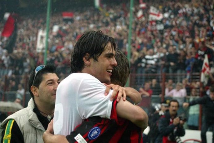 卡卡ac米兰处子秀,卡卡ac米兰庆祝高清壁纸