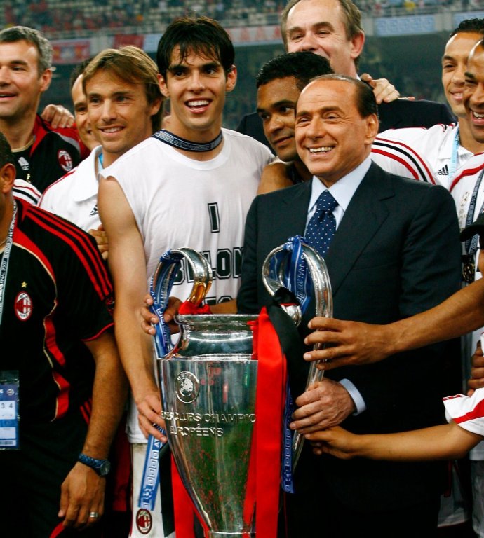 卡卡ac米兰处子秀,卡卡ac米兰庆祝高清壁纸