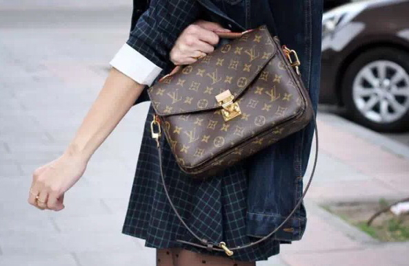 lv白色毛茸茸老花,lv岁月经典老花