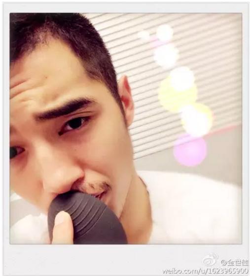 最开始拿着这个往脸上震的时候，我内心是拒绝的！