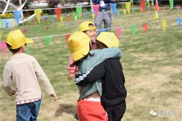 最好的爱是陪伴孩子视频,最好的爱是陪伴萌娃