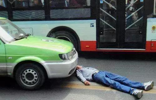 老司机教新手预防碰瓷,遇到碰瓷的正确的操作方法