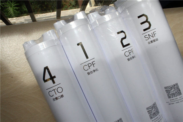 净水机净化出健康的水,万元净水机