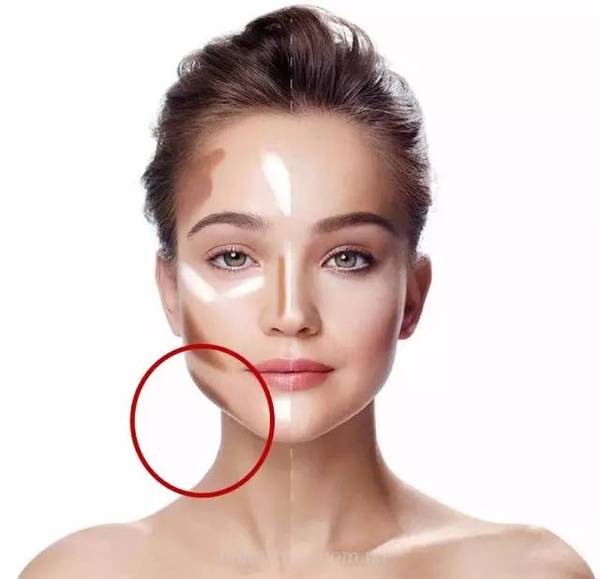 化妆只化上半部分的脸照片,最简单化妆步骤额头粉底