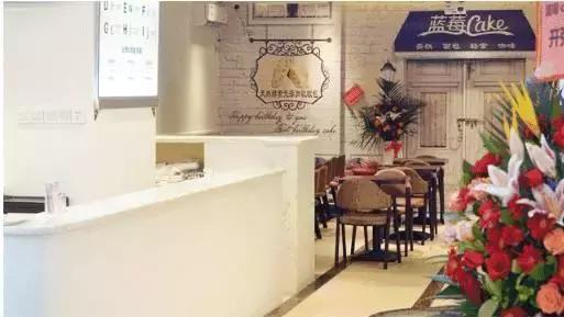 只吃一口蛋糕,只吃了一口的蛋糕