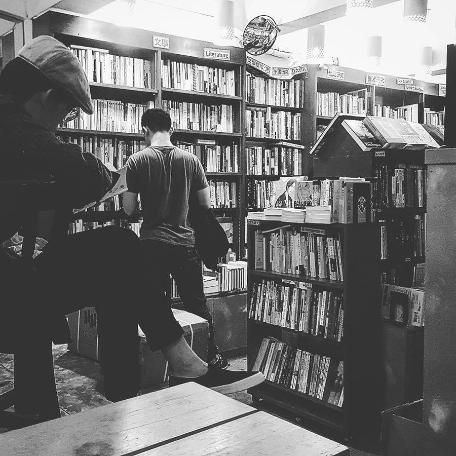 在喧闹的城市中寻一份静谧书店,独立书店的精神居所