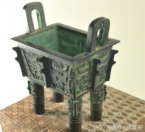 青铜器上的假锈如何鉴别,碱水能鉴别青铜器的锈的真假吗