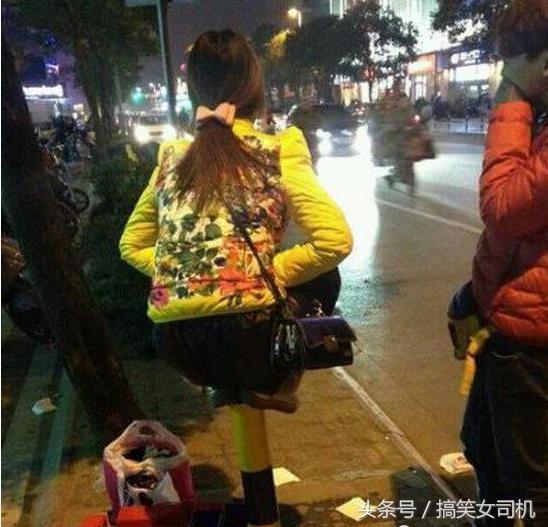 新娘心真大，这是打完游戏再回去拜堂的节奏啊