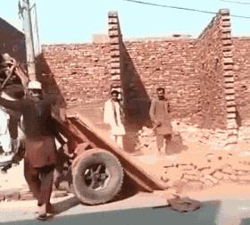 就知道玩游戏，老婆被人亲了都不知道