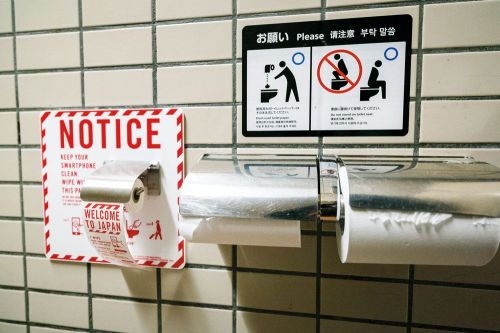 卫生纸应不应该扔马桶,卫生间纸扔马桶还是纸篓