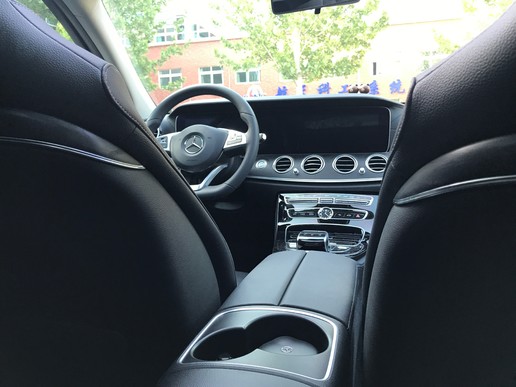 原来你是这样的奔驰E200L！一个靠谱女司机的野蛮选车体验