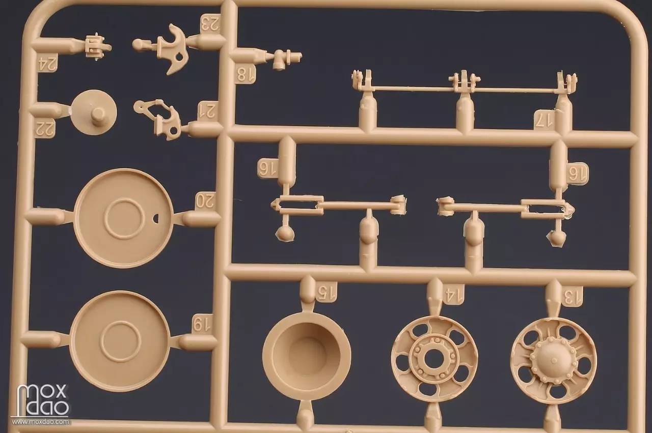 MENG出品的俄罗斯BMR-3M装甲扫雷车｜板件开盒