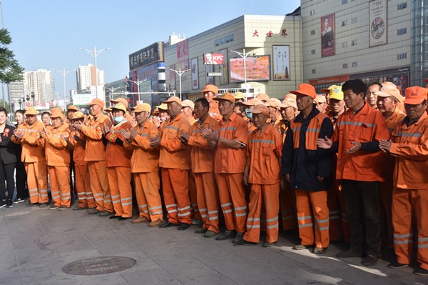 定州大世界大宴三天环卫工人