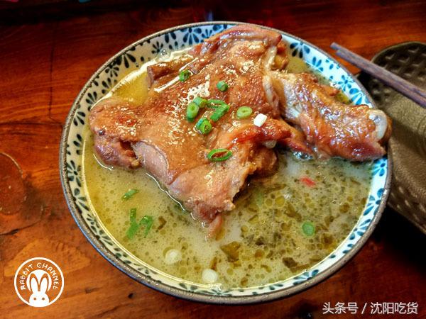 猪脚剔骨头不伤皮的做法,隆江猪脚剔骨全过程