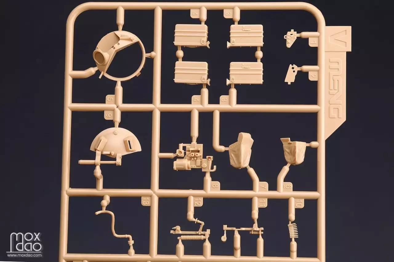 MENG出品的俄罗斯BMR-3M装甲扫雷车｜板件开盒