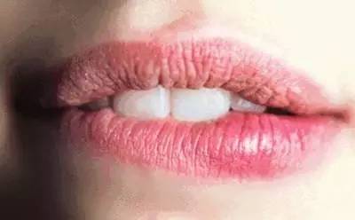 怎样淡化唇纹效果最好的方法,减少唇纹的有效方法